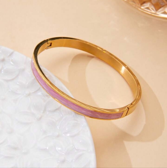 🩷💛NEW🩷💛 PRETTY!! Stainless Steel PINK and GOLD Bangle Bracelet - Picture 2 of 14